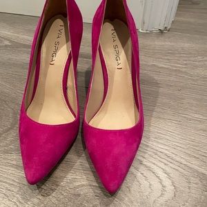Via Spiga Magenta color heel, 8M, great condition!